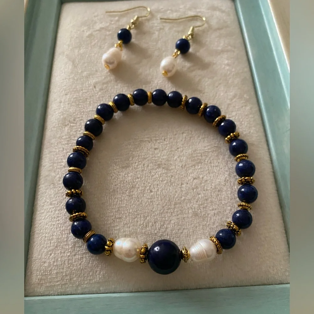 Lapis lazuli and freshwater pearl earring and bracelet set - Picture 3 of 3